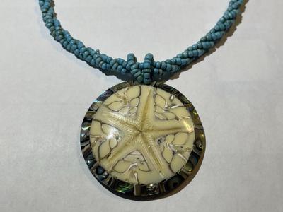 Vintage Nicely Made Turquoise Bead 18" Necklace w/Inlaid artwork Pendant in VG Preowned Condition as Pictured.