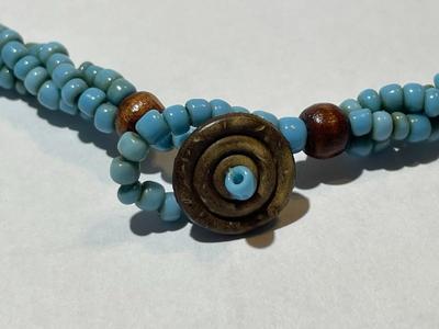 Vintage Nicely Made Turquoise Bead 18" Necklace w/Inlaid artwork Pendant in VG Preowned Condition as Pictured.