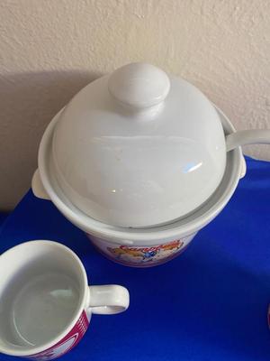 REALLY NEAT VINTAGE CAMPBELL'S SOUP TUREEN WITH LADLE AND SOUP CUPS