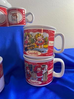 REALLY NEAT VINTAGE CAMPBELL'S SOUP TUREEN WITH LADLE AND SOUP CUPS