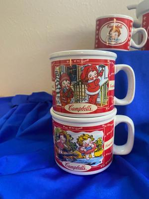 REALLY NEAT VINTAGE CAMPBELL'S SOUP TUREEN WITH LADLE AND SOUP CUPS