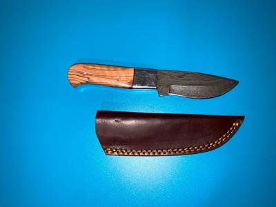 Damascus steel hunting knife with wood handle