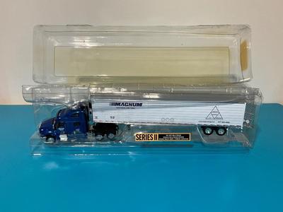 DIE-CAST 1:64 Scale Magnum Semi