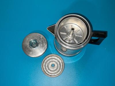 Comet Kettle with strainer