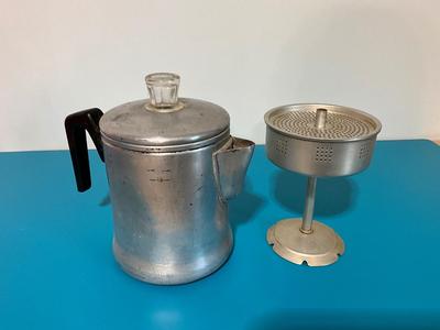 Kettle with built in filter