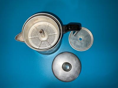 Kettle with built in filter