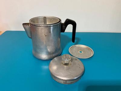 Kettle with built in filter