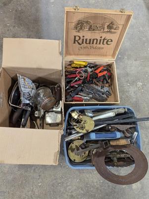 Box Lots Of Hardware Lot 15