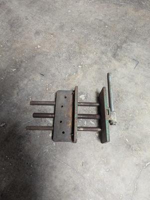 Antique Under Bench Quick Release Woodworking Vise