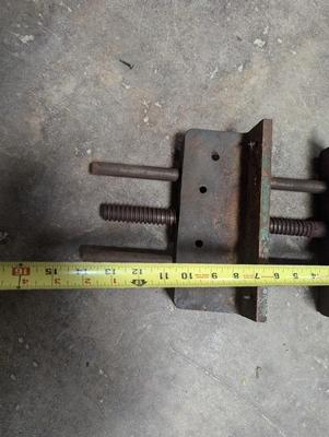 Antique Under Bench Quick Release Woodworking Vise