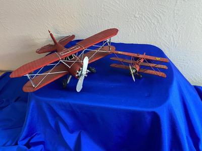 NEAT DECORATIVE AIRPLANES