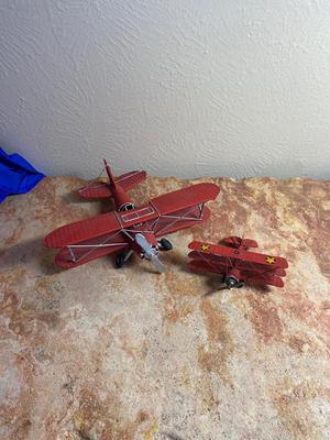 NEAT DECORATIVE AIRPLANES