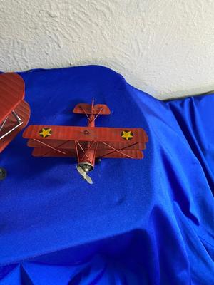 NEAT DECORATIVE AIRPLANES