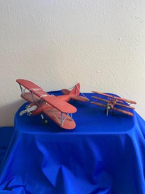 NEAT DECORATIVE AIRPLANES