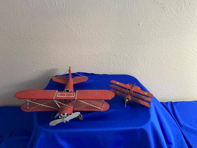 NEAT DECORATIVE AIRPLANES