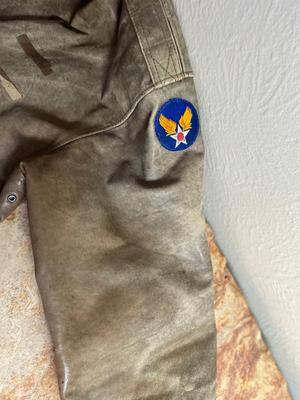 VINTAGE BOMBER JACKET AND AVIATOR HAT