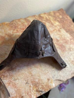 VINTAGE BOMBER JACKET AND AVIATOR HAT
