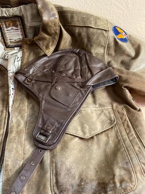 VINTAGE BOMBER JACKET AND AVIATOR HAT