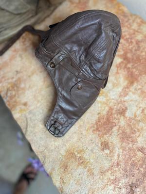 VINTAGE BOMBER JACKET AND AVIATOR HAT