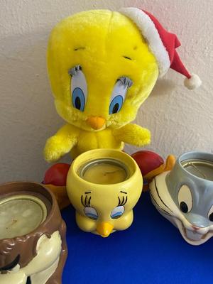 LOONEY TUNES GALORE! VINTAGE CANDLES, NAPKIN RINGS, POT HOLDERS & EVEN MORE!