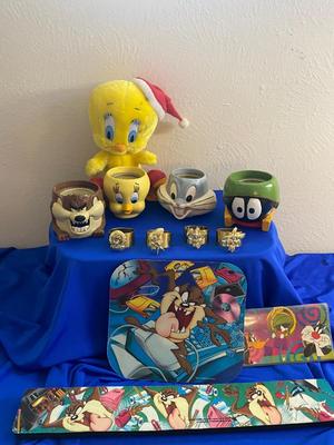 LOONEY TUNES GALORE! VINTAGE CANDLES, NAPKIN RINGS, POT HOLDERS & EVEN MORE!