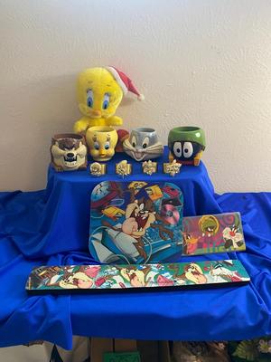 LOONEY TUNES GALORE! VINTAGE CANDLES, NAPKIN RINGS, POT HOLDERS & EVEN MORE!