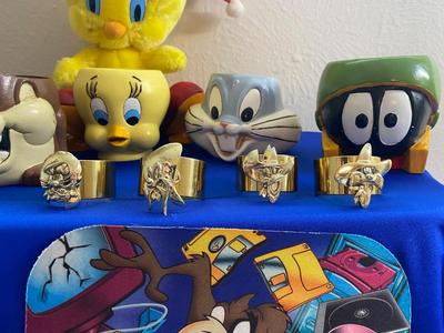 LOONEY TUNES GALORE! VINTAGE CANDLES, NAPKIN RINGS, POT HOLDERS & EVEN MORE!