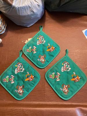 LOONEY TUNES GALORE! VINTAGE CANDLES, NAPKIN RINGS, POT HOLDERS & EVEN MORE!