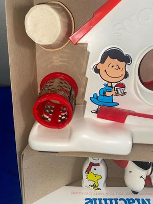 VINTAGE SNOOPY SNOW CONE MAKER, JUST NEEDS THE SYRUP