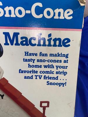 VINTAGE SNOOPY SNOW CONE MAKER, JUST NEEDS THE SYRUP
