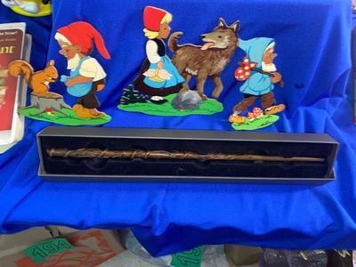 A FUN LOT! IT EVEN HAS HARRY POTTER'S WAND!