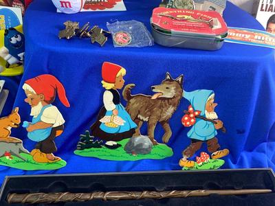 A FUN LOT! IT EVEN HAS HARRY POTTER'S WAND!