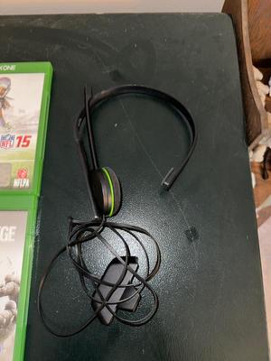 4 XBOX ONE GAMES, 2 WIRELESS REMOTES AND HEADPHONES