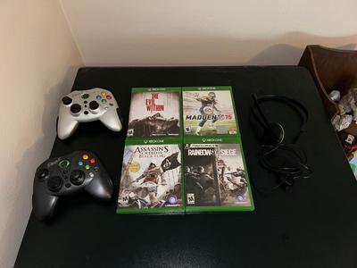 4 XBOX ONE GAMES, 2 WIRELESS REMOTES AND HEADPHONES