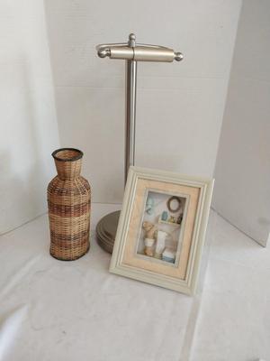 CHROME FLOOR STAND TOILET PAPER HOLDER AND BATHROOM THEMED SHADOWBOX