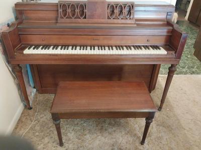 EVERETT PIANO AND STORAGE BENCH