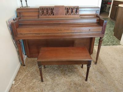 EVERETT PIANO AND STORAGE BENCH