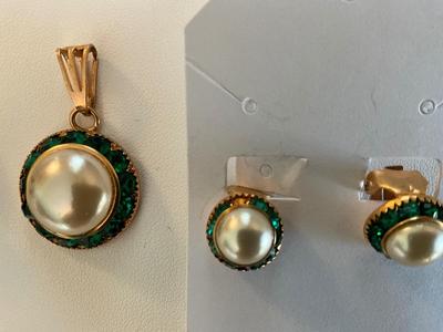 Pendent, Ring, CE, with green stones and faux pearl in center/ rose gold tones