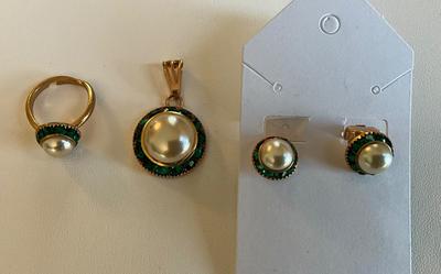 Pendent, Ring, CE, with green stones and faux pearl in center/ rose gold tones