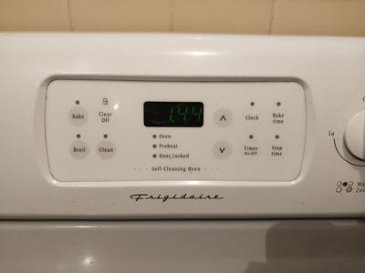 WHITE FRIGIDAIRE ELECTRIC STOVE WITH STORAGE DRAWER
