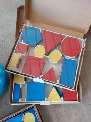 ATRIBUTE BLOCKS AND DESK SETS