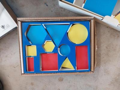 ATRIBUTE BLOCKS AND DESK SETS