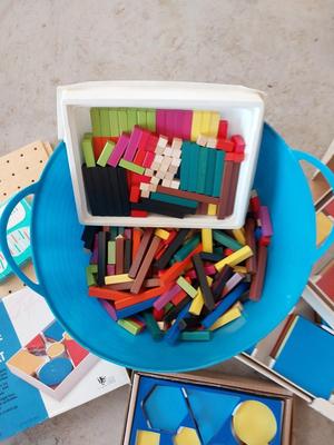 ATRIBUTE BLOCKS AND DESK SETS