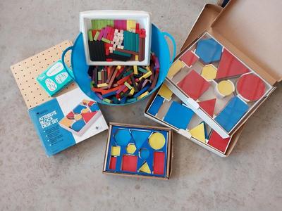 ATRIBUTE BLOCKS AND DESK SETS