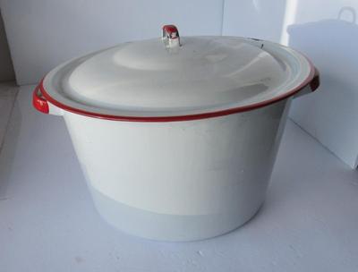 Old Grantieware Measuring Bowl and Large Covered Pot