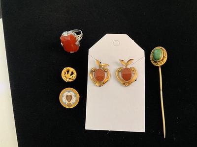 Group of vintage jewelry