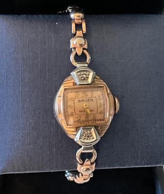 Vintage GRUEN Veri-Thin Switzerland 10K Gold Filled LaPetite Ladies watch