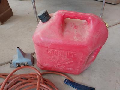 GASCAN-EXTENSION HOSE-FUNNEL AND CAR LIGHT