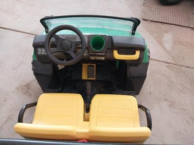 JOHN DEERE BATTERY POWERED KIDS JEEP WITH CHARGER