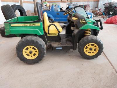 JOHN DEERE BATTERY POWERED KIDS JEEP WITH CHARGER